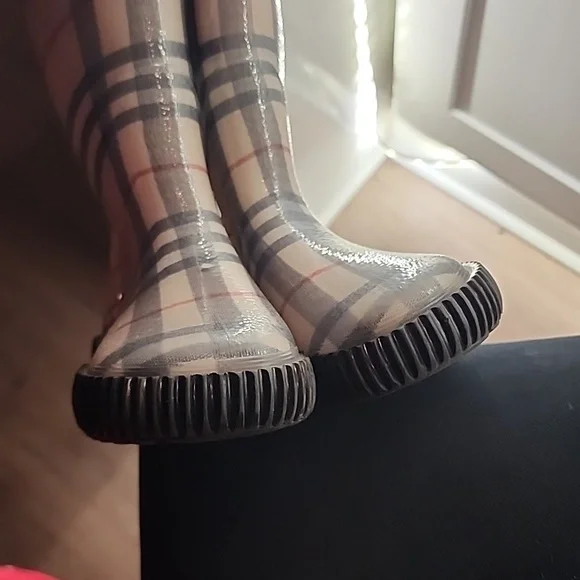 Burberry boots for raining boots for toddler girls 10 USA size
